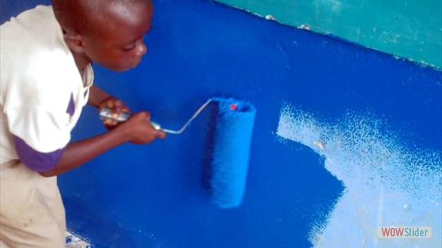 HTG Board member introduces children to the trade of painting