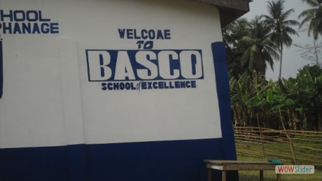 HTG Board member introduces children to the trade of painting